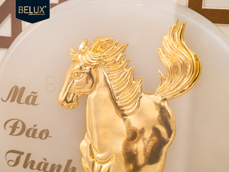 Tranh “Mã Đáo Thành Công” dát vàng 24k – Biểu tượng của khát vọng và thành công bền vững